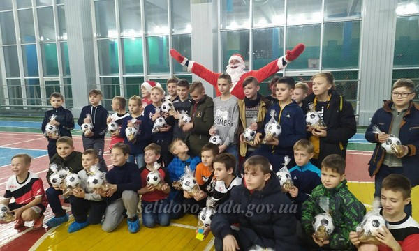 В Селидово прошел Новогодний праздник по футболу