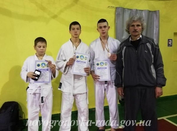 Бойцы из Новогродовки завоевали медали на чемпионате Донецкой области по рукопашному бою