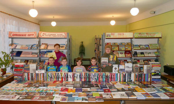 В библиотеку Украинска доставили более 300 новых книг
