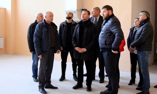 Глава Донетчины проинспектировал ход ремонта опорной школы в Селидово