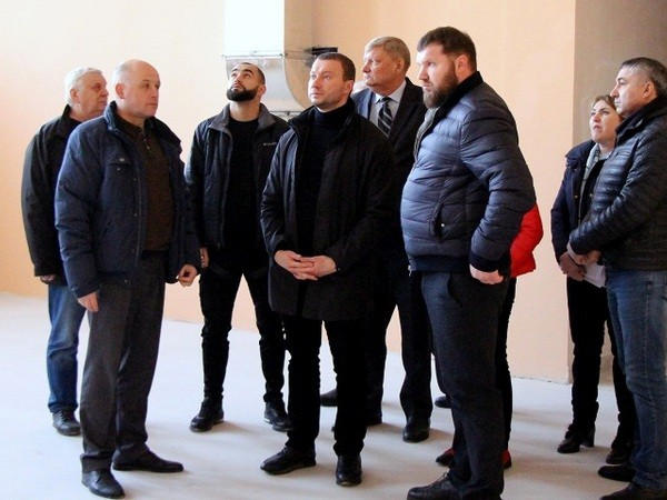 Глава Донетчины проинспектировал ход ремонта опорной школы в Селидово