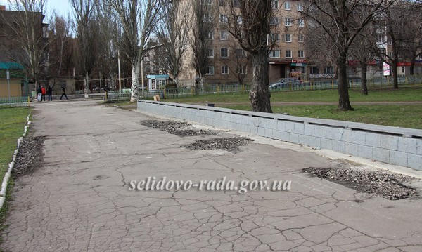 В Селидово продолжается ремонт дорог