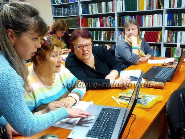 В Селидово пенсионеров учат цифровой грамотности