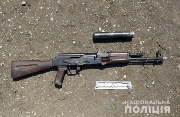 У жителя Покровска обнаружили автомат с глушителем, патроны и гранату