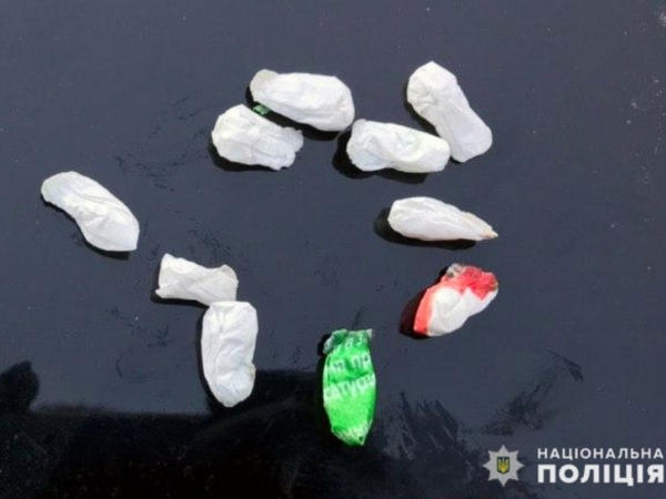 В Покровске полицейские обнаружили у пассажира автомобиля наркотики