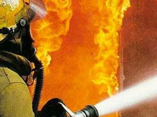 В Новогродовке спасатели вывели мужчину из горящей квартиры
