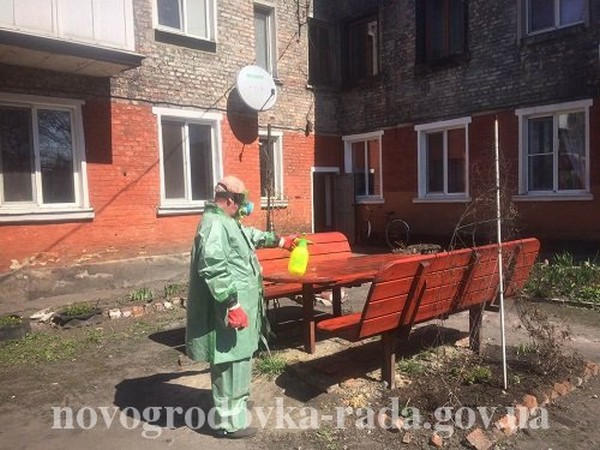 В Новогродовке продолжают дезинфицировать город