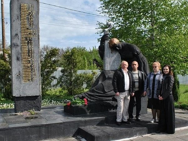 В Новогродовке не отказались от многолетней традиции и почтили память погибших во Второй мировой войне