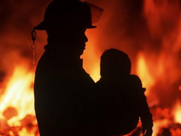 На пожаре в Селидово пострадал ребенок