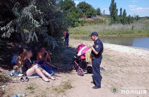 Селидовские полицейские напомнили детям правила поведения на воде
