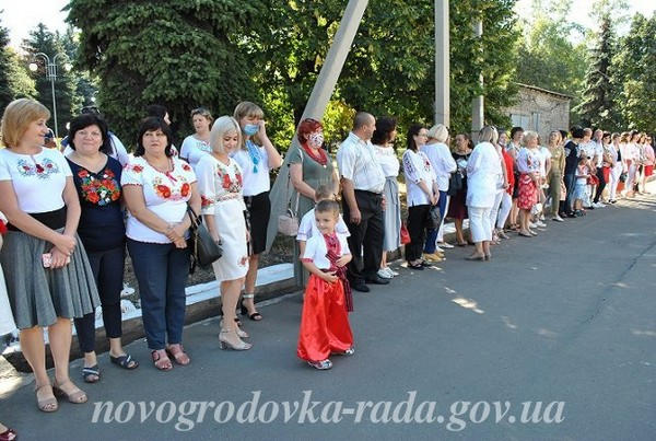 В Новогродовке состоялась торжественная церемония поднятия флага Украины