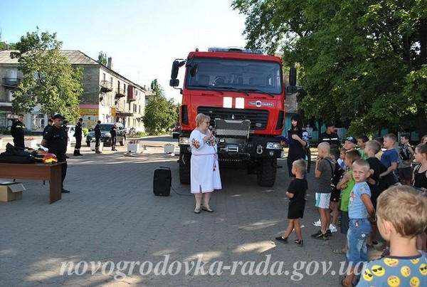 В Новогродовке спасатели устроили для детей незабываемый праздник