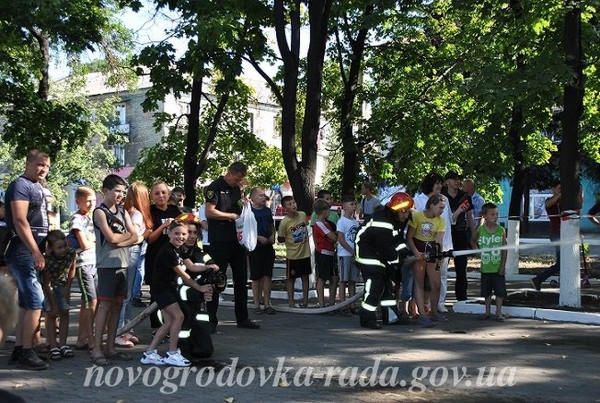 В Новогродовке спасатели устроили для детей незабываемый праздник