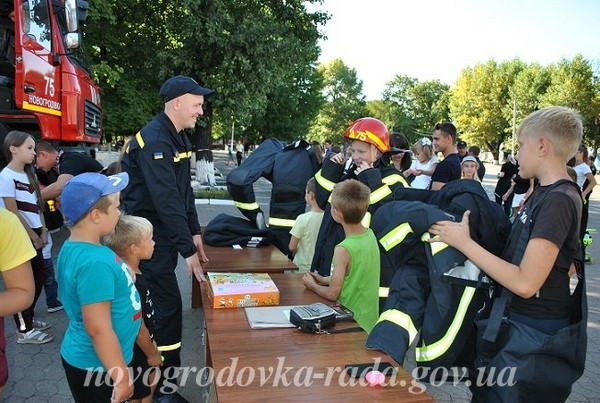 В Новогродовке спасатели устроили для детей незабываемый праздник