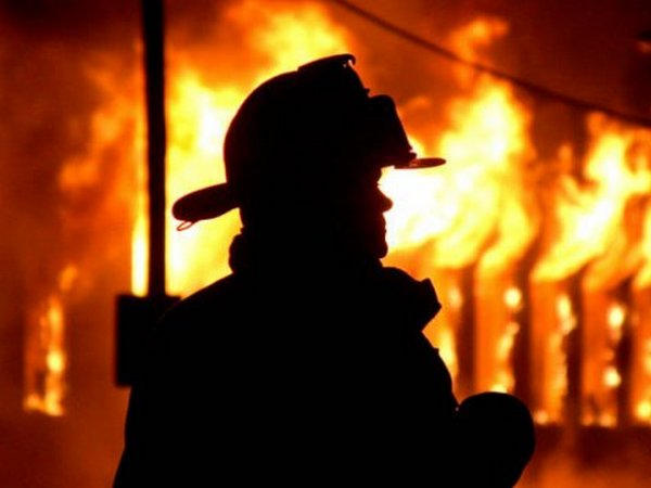 В Покровске мужчину спасли из горящего дома