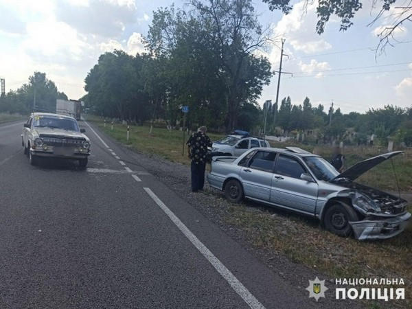 Вблизи Покровска не поделили дорогу Mitsubishi и Волга