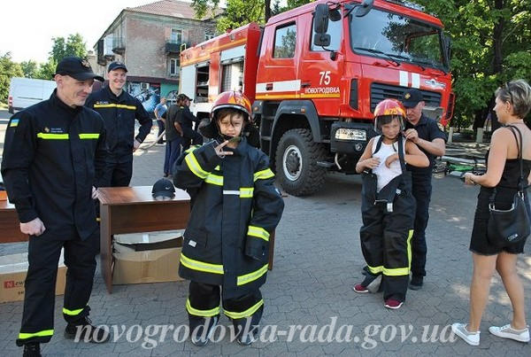 В Новогродовке спасатели устроили для детей незабываемый праздник