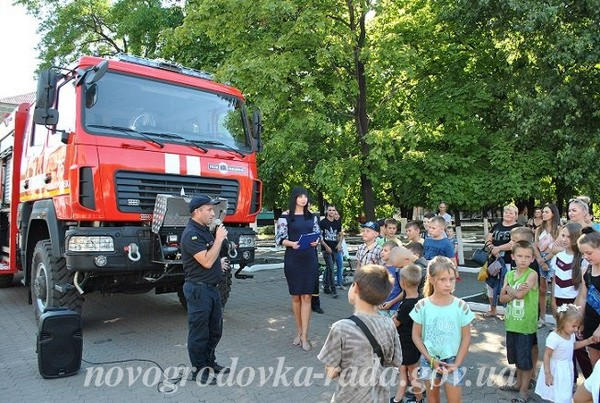 В Новогродовке спасатели устроили для детей незабываемый праздник