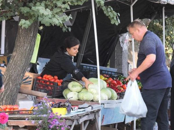 Сколько стоят сезонные овощи на рынках Покровска