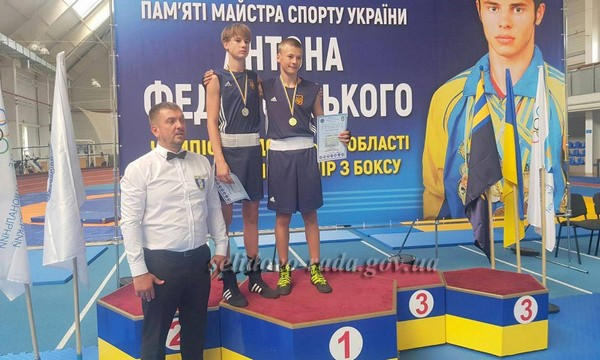 Боксеры из Селидово и Украинска собрали урожай медалей на чемпионате Донецкой области