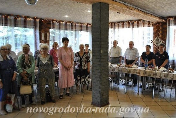 В Новогродовке организовали праздничную встречу по случаю Дня освобождения Донбасса
