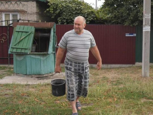 Жители Покровска страдают от нехватки воды