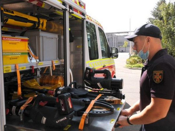 Покровские спасатели получили современный аварийно-спасательный автомобиль