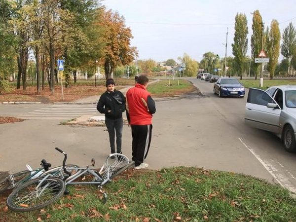 В Покровске велосипедист по своей вине попал под колеса автомобиля