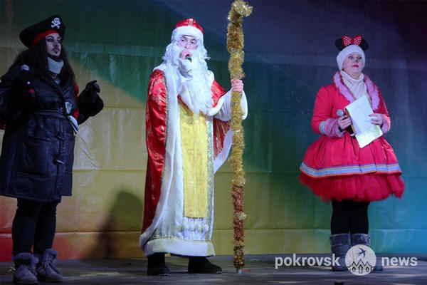 В Покровске торжественно открыли главную новогоднюю елку