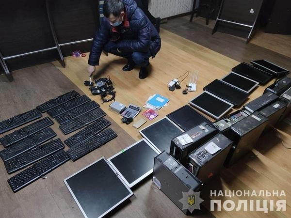 В рамках противодействия игорному бизнесу полицейские провели обыски в Новогродовке и Покровске