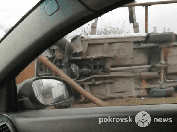 В результате ДТП в Покровске перевернулся автомобиль