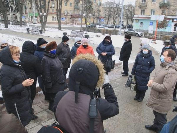 Жители Покровска вышли на митинг против повышения тарифов на коммунальные услуги