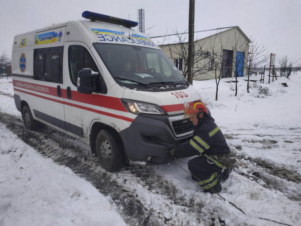 В Новогродовке работникам скорой помощи пришлось обращаться за помощью к спасателям