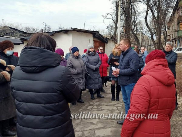 Мэр Селидово Виталий Нешин встретился с жителями Украинска
