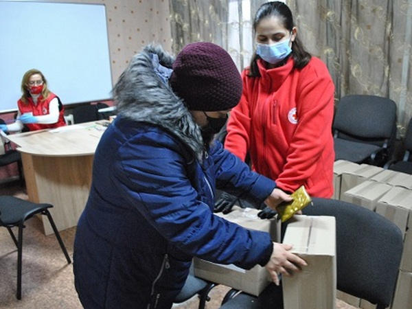 В Новогродовской громаде раздают помощь людям