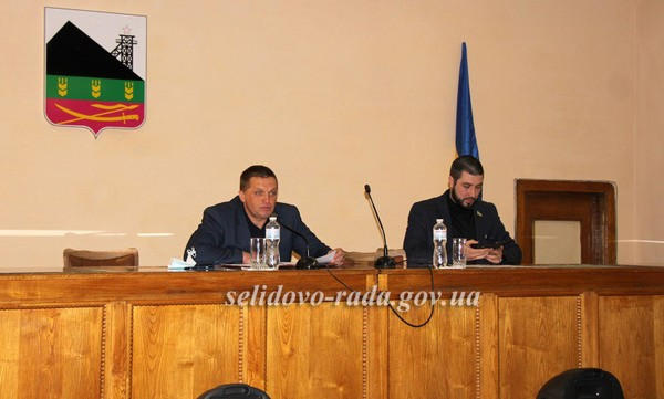 Депутаты не явились на сессию горсовета, на которой должны были рассматривать вопрос о недоверии мэру Селидово