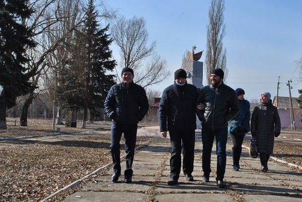 На территории Новогродовской громады обследовали памятники «Погибшим воинам-освободителям»