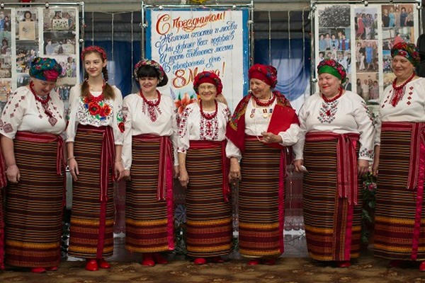В Новогродовке женщин поздравили с 8 Марта