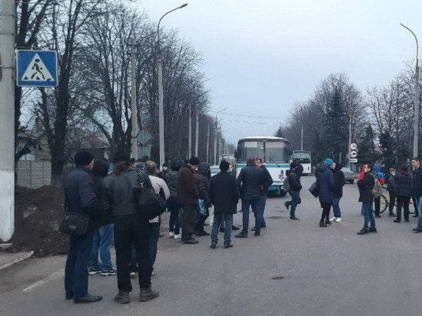 После перекрытия дороги новогродовские шахтеры не исключают продолжения акций протеста