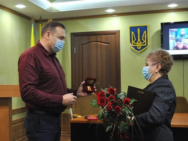 В Новогродовке семейного врача тожественно провели на заслуженный отдых