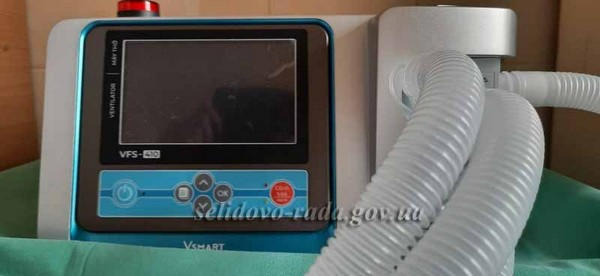 Селидовская больница получила два портативных аппарата искусственной вентиляции легких