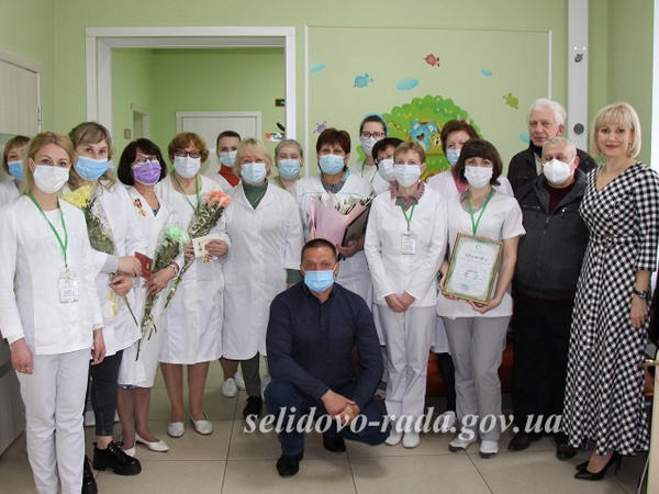 В Селидово 10 врачам вручили ордена