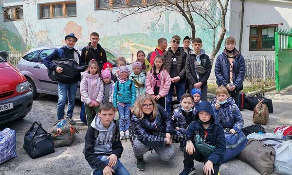 Дети из Селидовской громады отправились на отдых в «Изумрудный город»