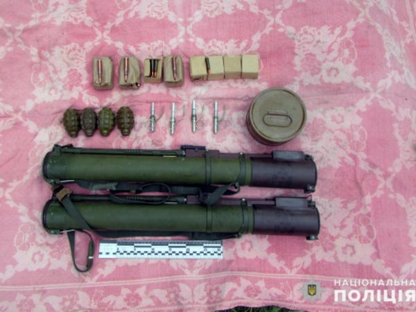 В Новогродовской громаде обнаружили тайник с боеприпасами