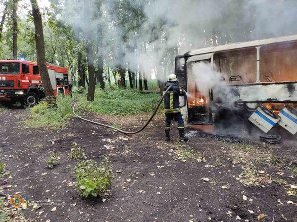 В Покровске сгорел дотла «автобус»