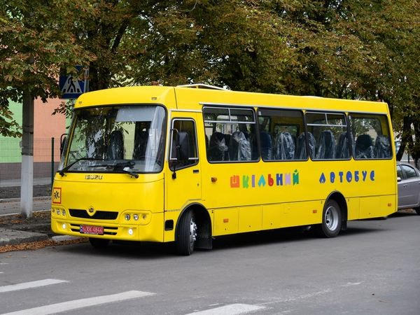 Новогродовская громада получила новый школьный автобус