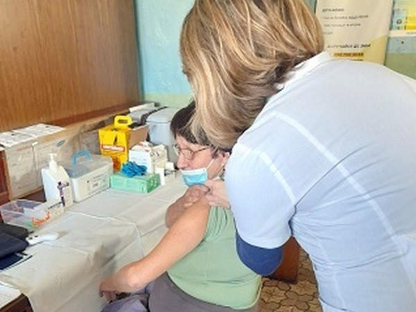 Жители Селидово, Горняка и Украинска могут вакцинироваться на почте