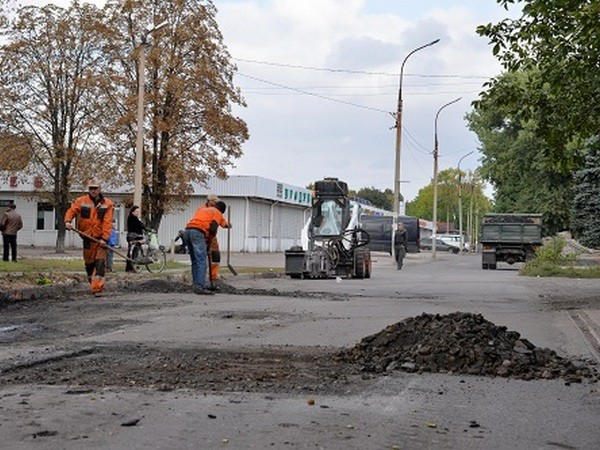 Как ремонтируют дороги в Новогродовке