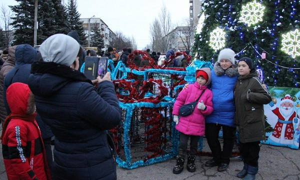 В Селидово торжественно открыли главную новогоднюю елку