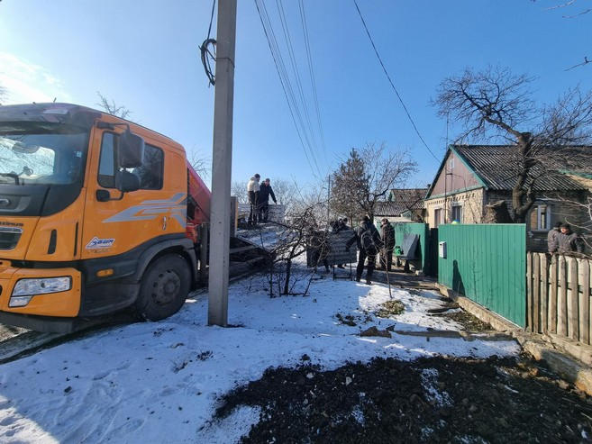Шокуючі наслідки ракетного удару по Новогродівці: є поранені, багато руйнувань